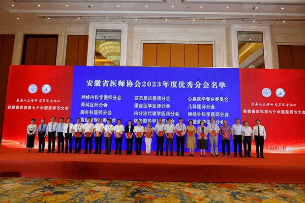颁发证书.jpg